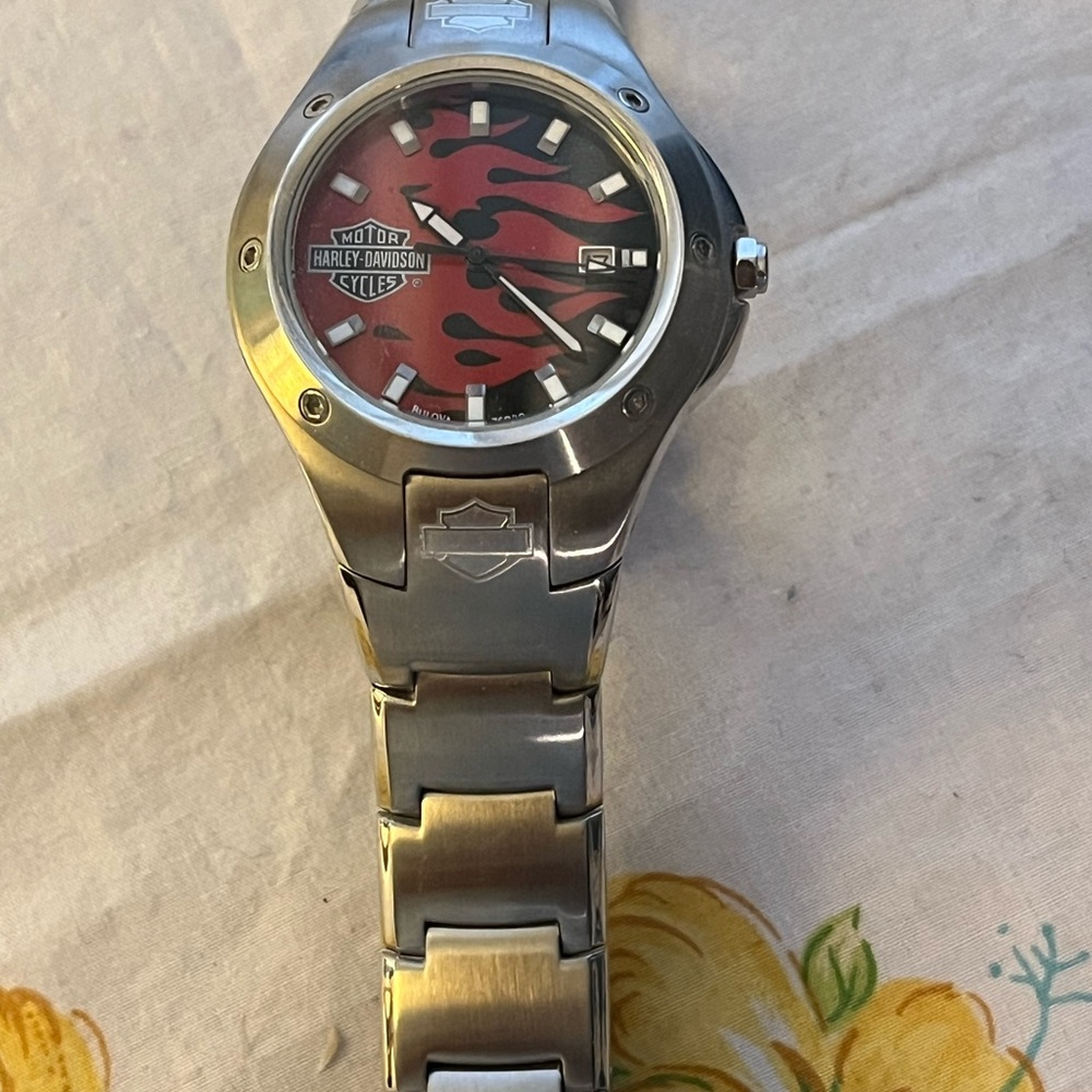 Harley-Davidson Silver and Red Men's Watch